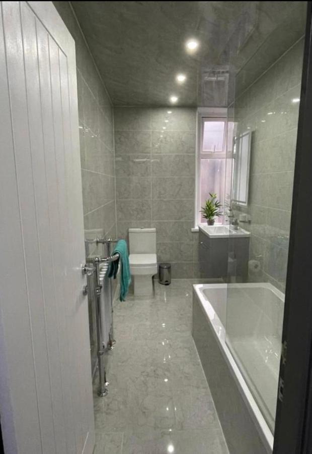 Entire 5 Star Luxury Whalley House Wifi Tv Luxury Бёрнли Экстерьер фото